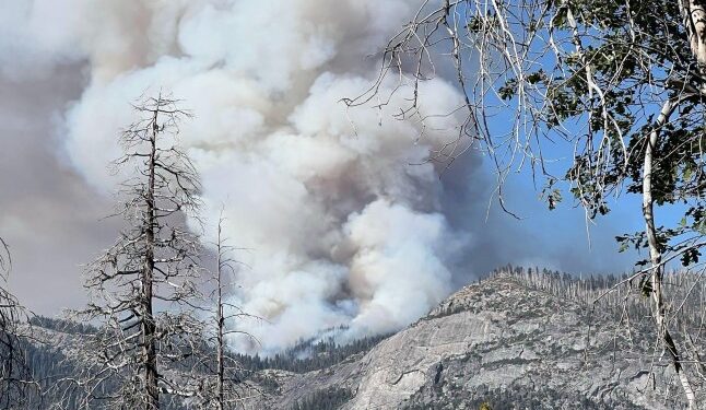 Two killed in helicopter crash trying to tame Yosemite ‘dome’ inferno