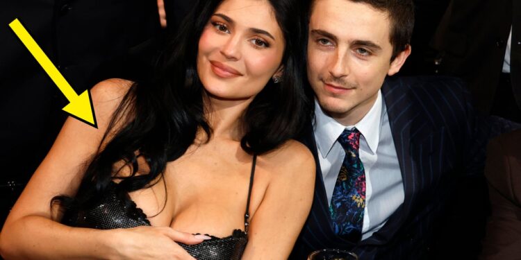 Gen Z Can’t Get Enough Of The “Boob Rest” Pose