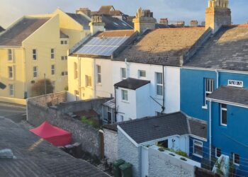 Manhunt for killer after dying man ‘found dumped in bin’ in Plymouth alley